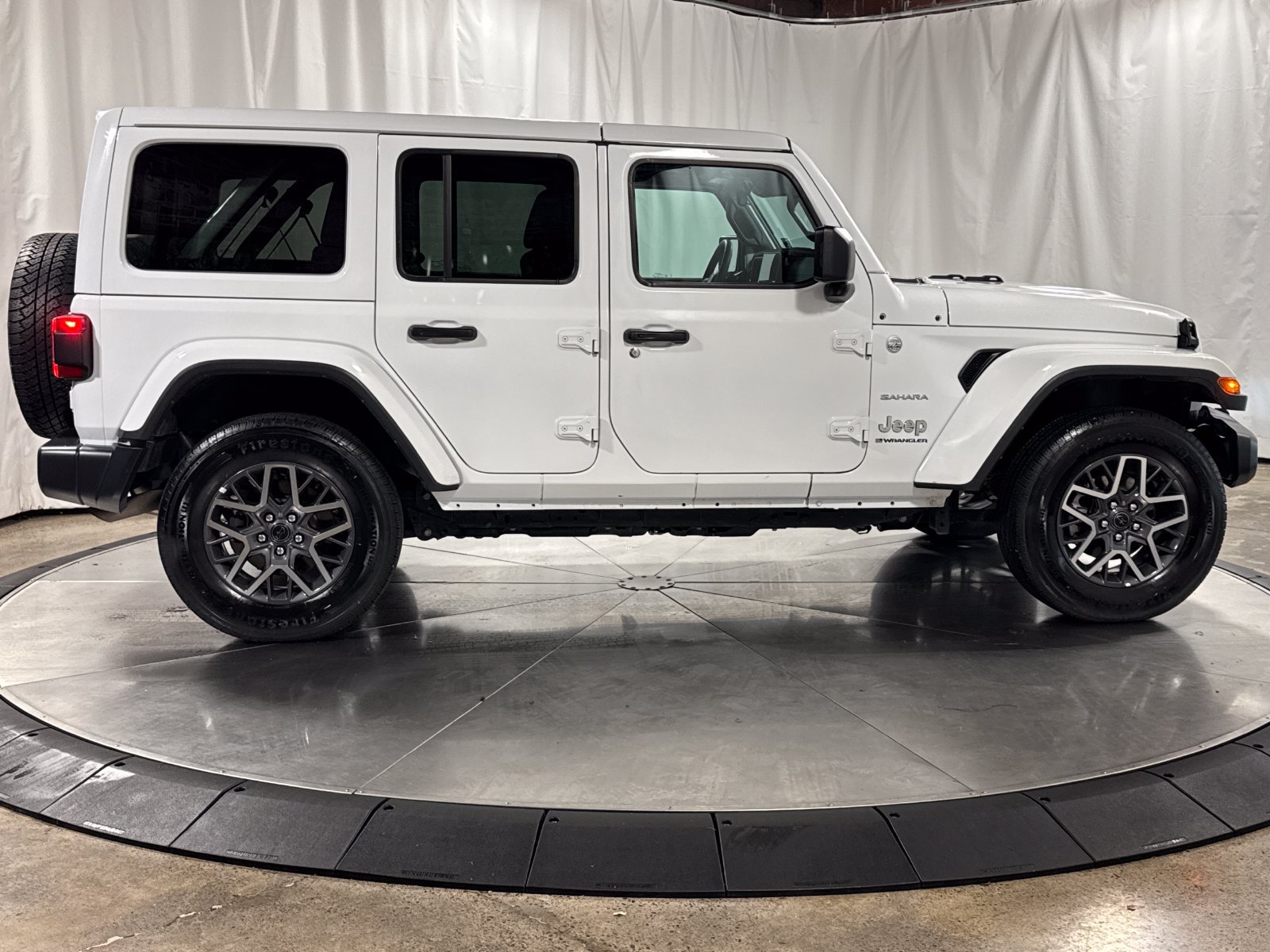 Used 2024 Jeep Wrangler Unlimited Sahara AWD/4WD image 6