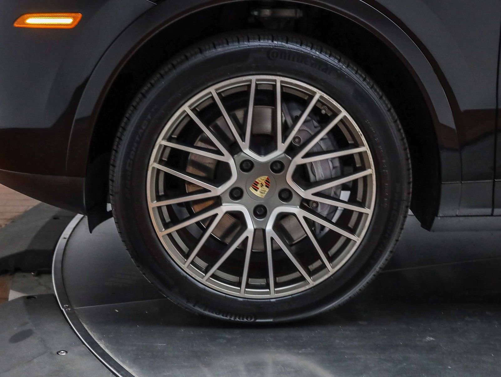 Certified 2023 Porsche Cayenne Platinum Edition image 10