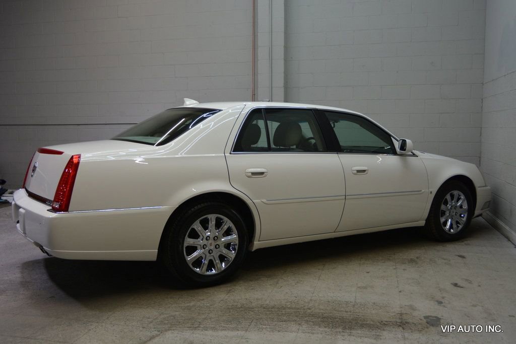 Used 2009 Cadillac DTS w/ Trunk Convenience Package FWD image 32