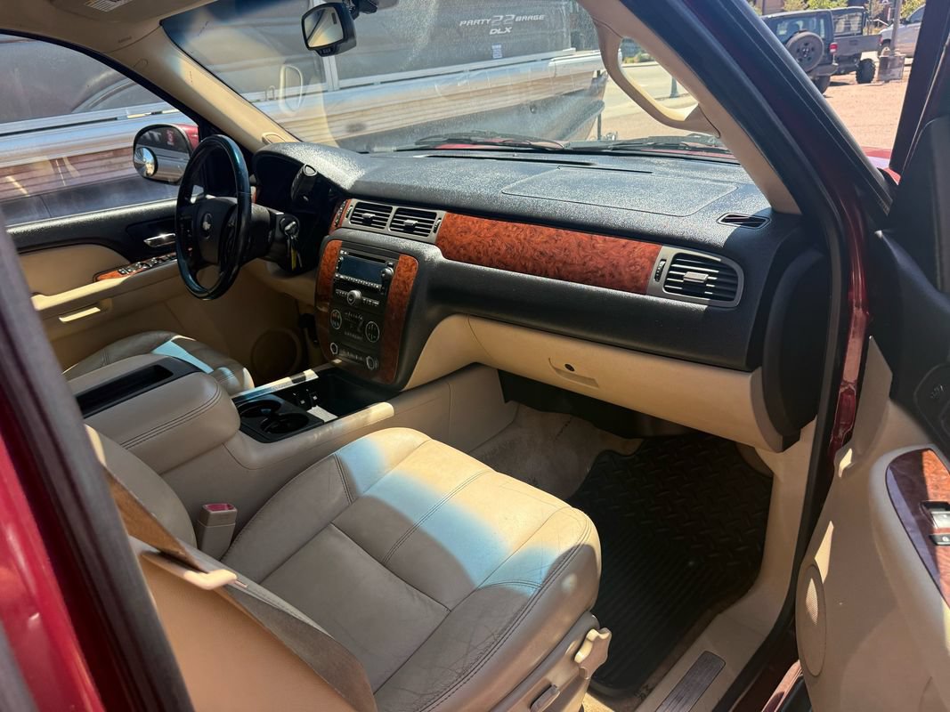 Used 2008 Chevrolet Suburban LT w/ LT Preferred Equipment Group AWD/4WD image 20