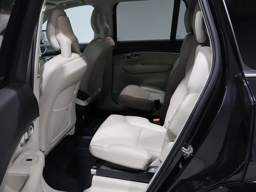 Used 2020 Volvo XC90 T6 Momentum image 16