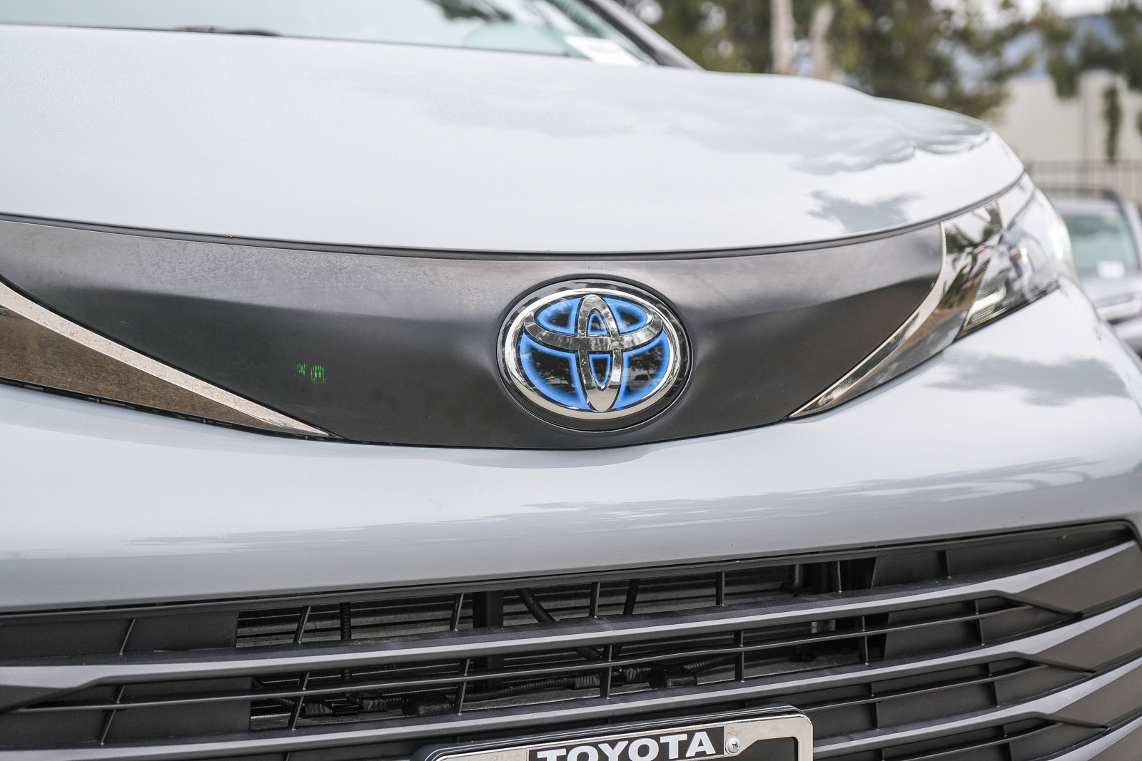 Used 2023 Toyota Sienna XLE Woodland Edition image 5