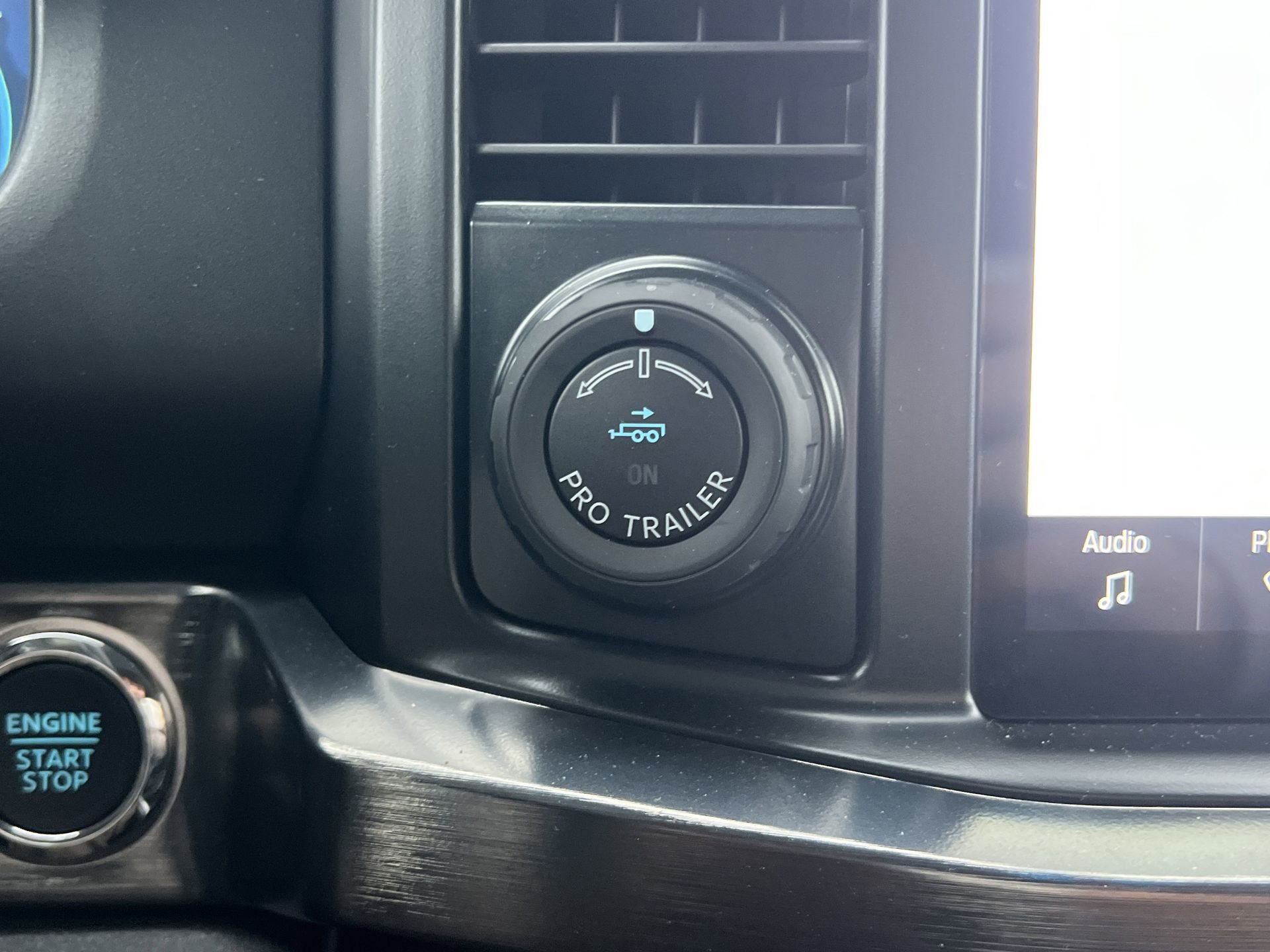 New 2025 Ford F350 Lariat w/ Lariat Ultimate Package image 6