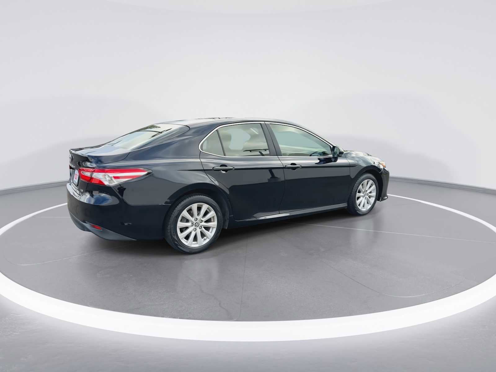 Certified 2018 Toyota Camry LE image 8