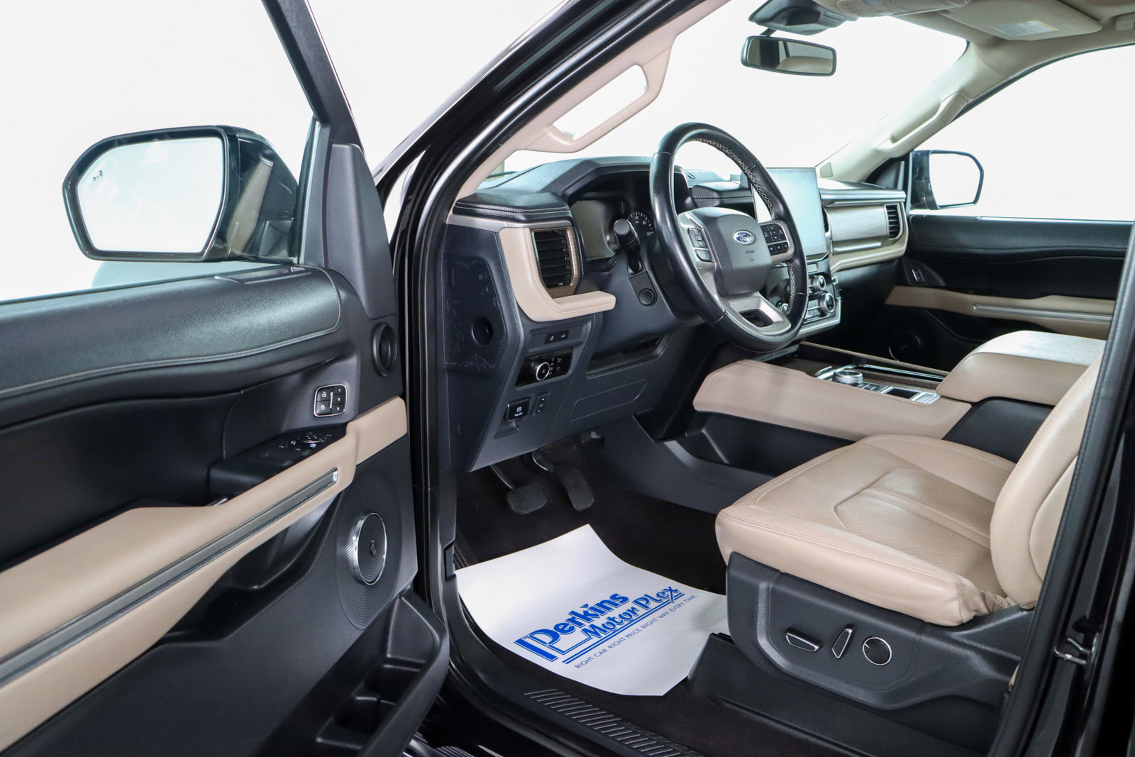 Used 2023 Ford Expedition Max Limited RWD image 3