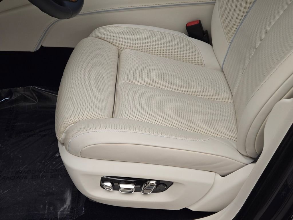 Certified 2025 Rolls-Royce Ghost AWD/4WD image 34