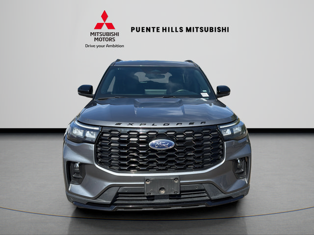 Used 2025 Ford Explorer ST-Line AWD/4WD image 2
