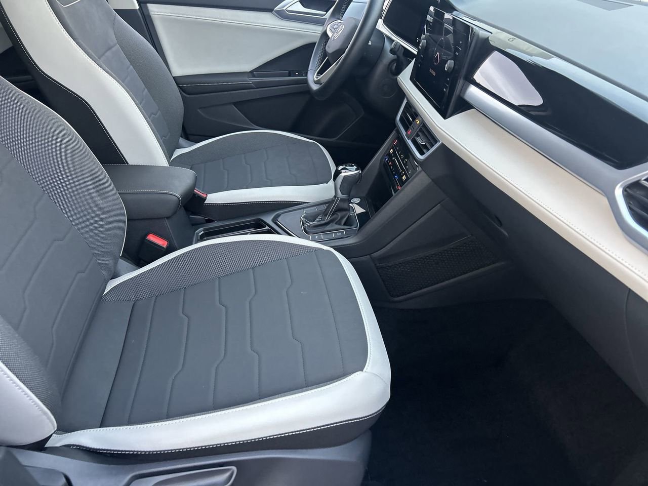 Certified 2025 Volkswagen Taos SE w/ Panoramic Sunroof Package FWD image 8