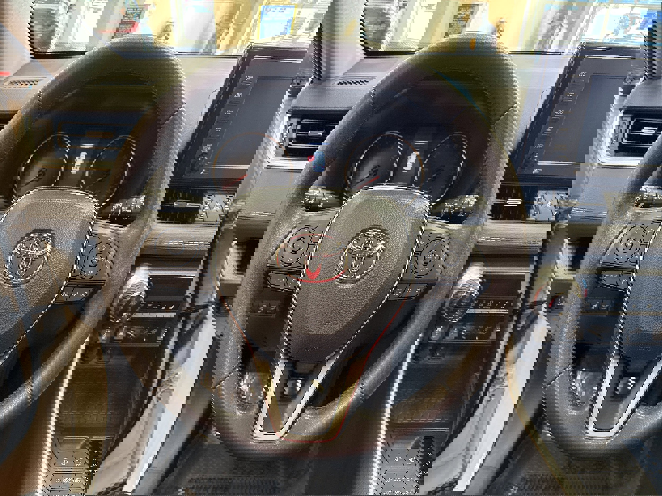 Used 2021 Toyota RAV4 XLE Premium image 31