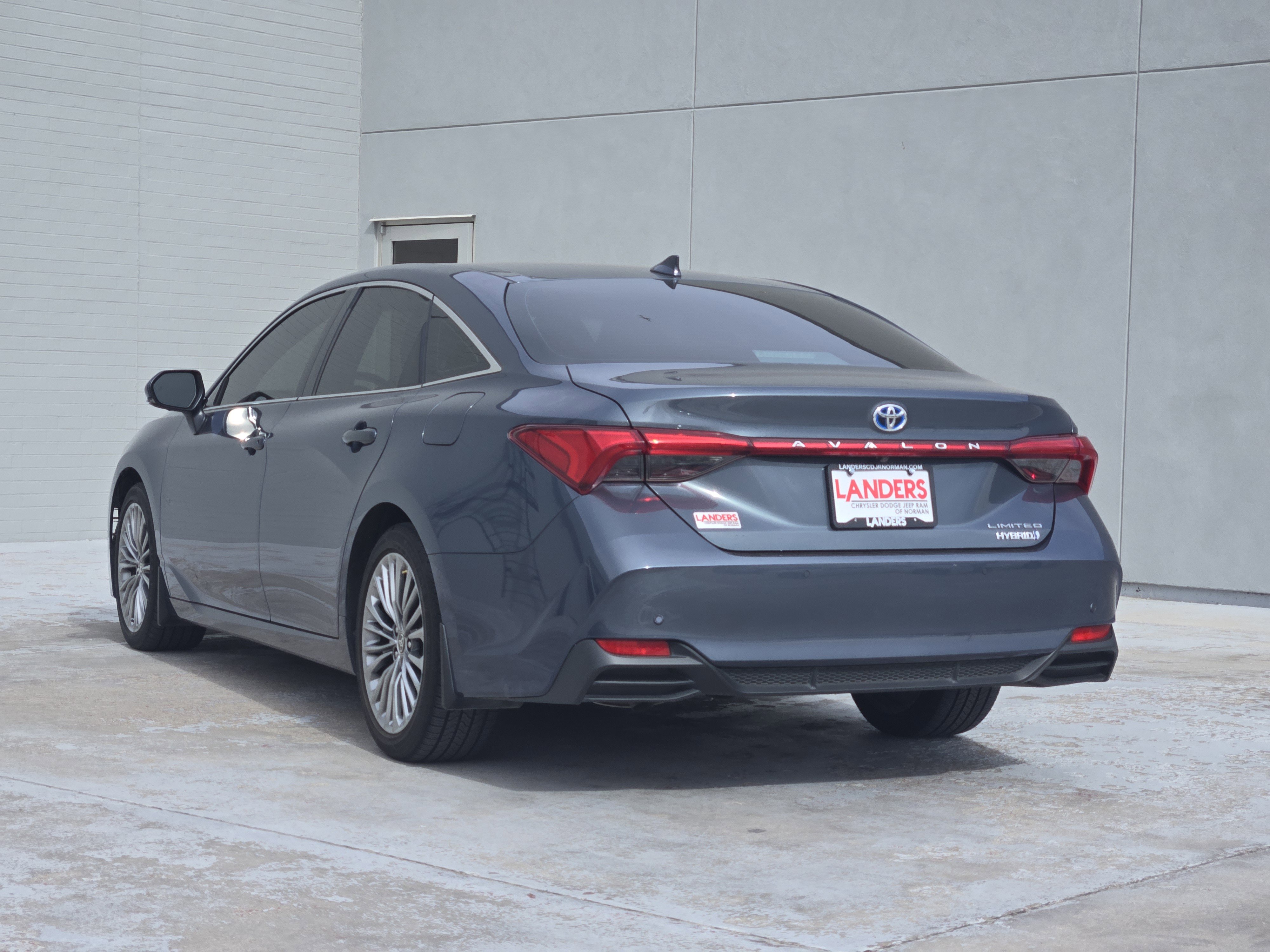 Used 2022 Toyota Avalon Limited w/ Advanced Safety Package image 6