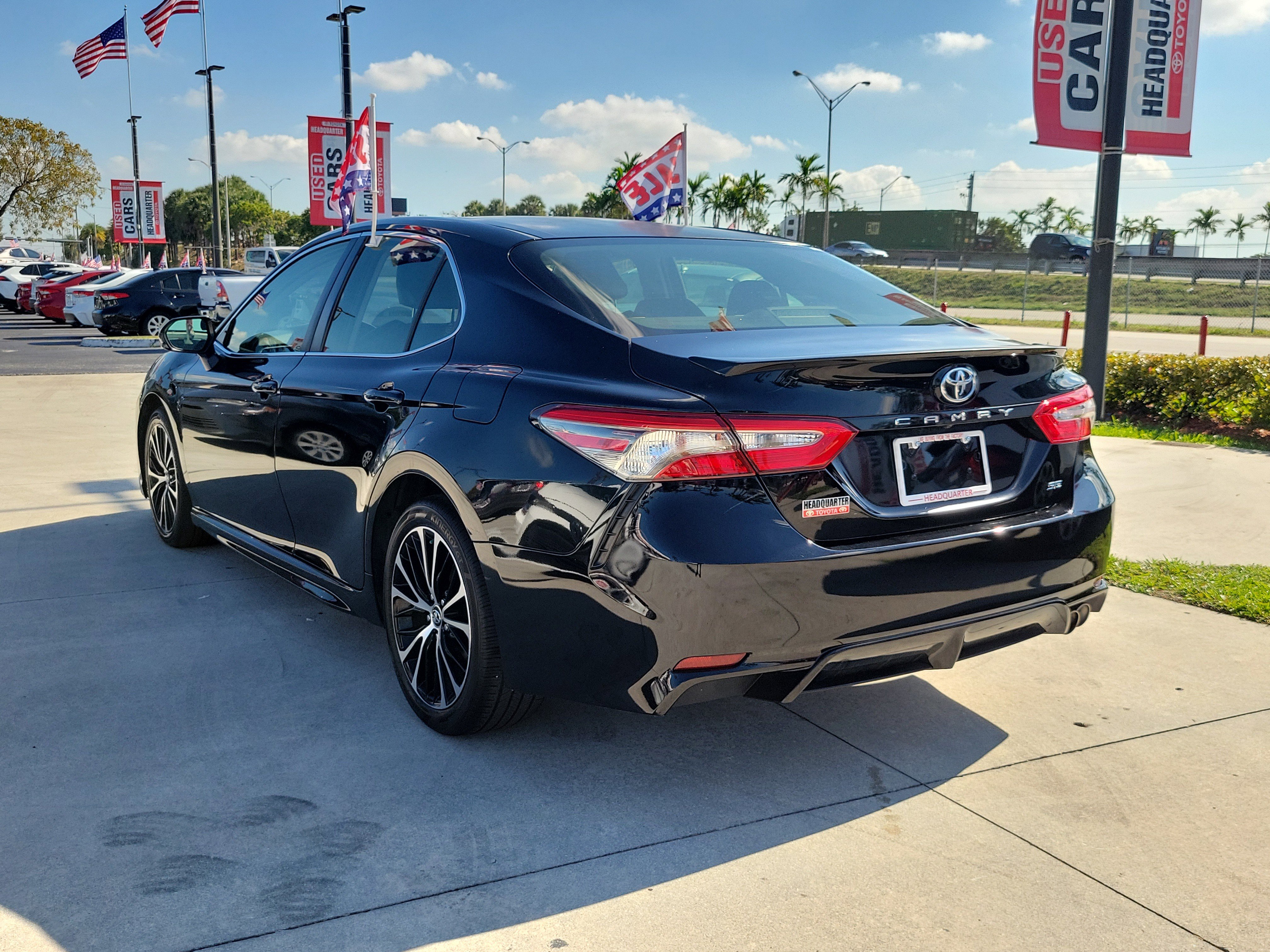 Used 2018 Toyota Camry SE image 9