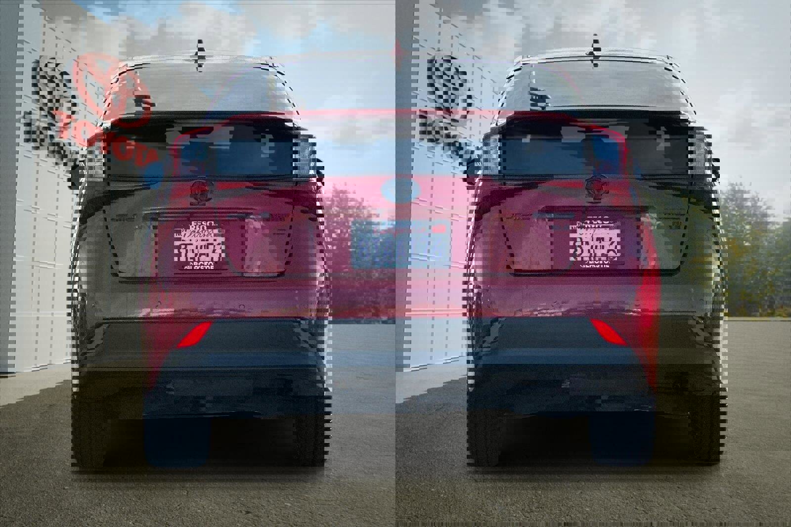 Certified 2021 Toyota Prius L Eco image 4