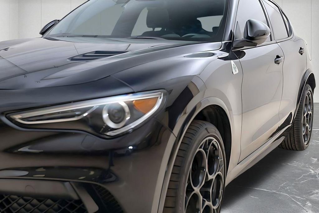 Used 2023 Alfa Romeo Stelvio Quadrifoglio AWD/4WD image 5