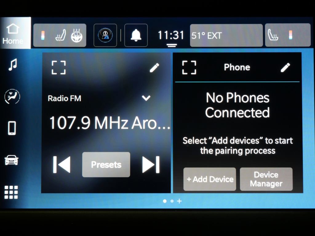 Used 2023 Chrysler Voyager LX image 16