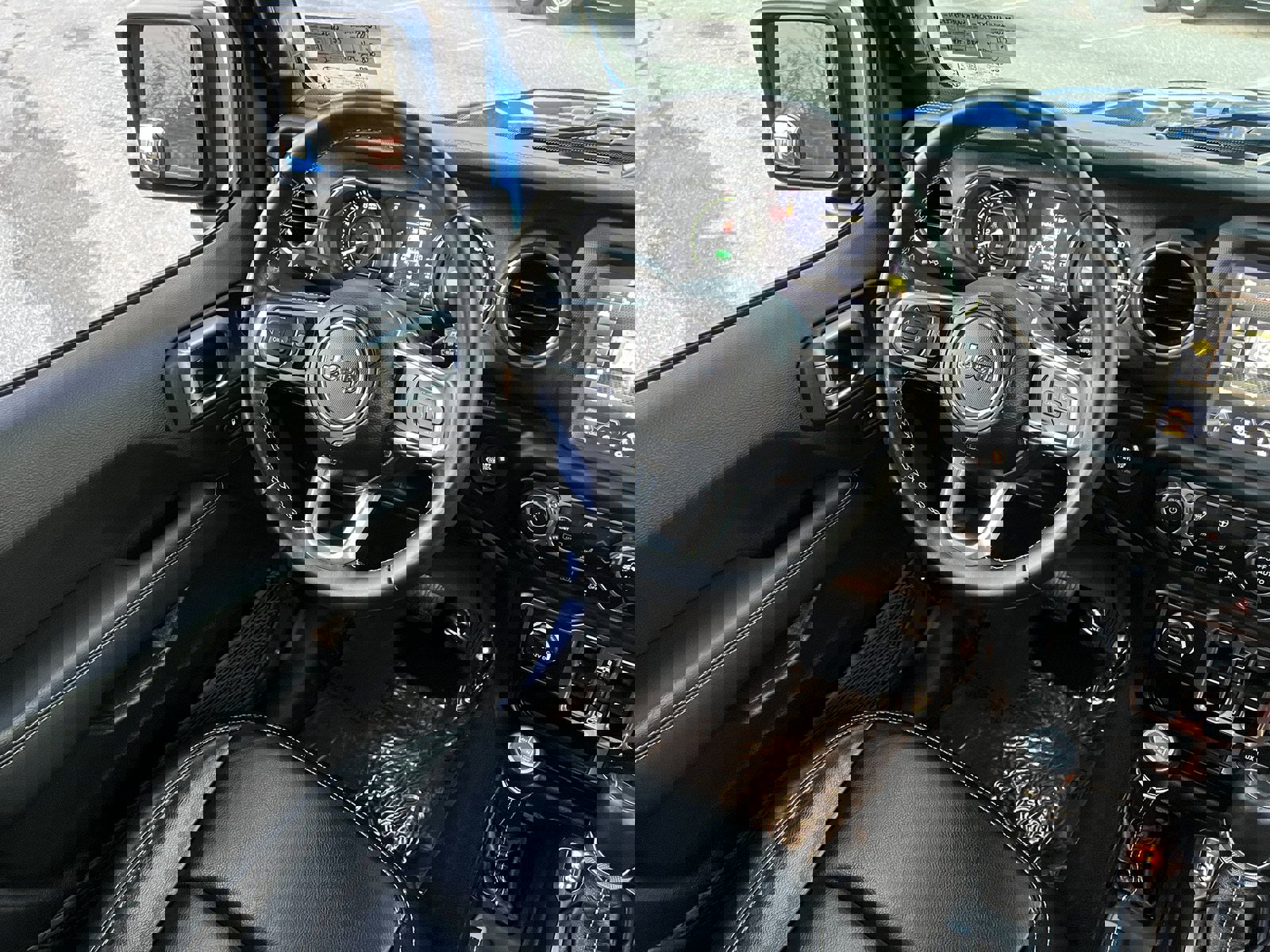 Used 2022 Jeep Wrangler Unlimited Sahara w/ Cold Weather Group image 13