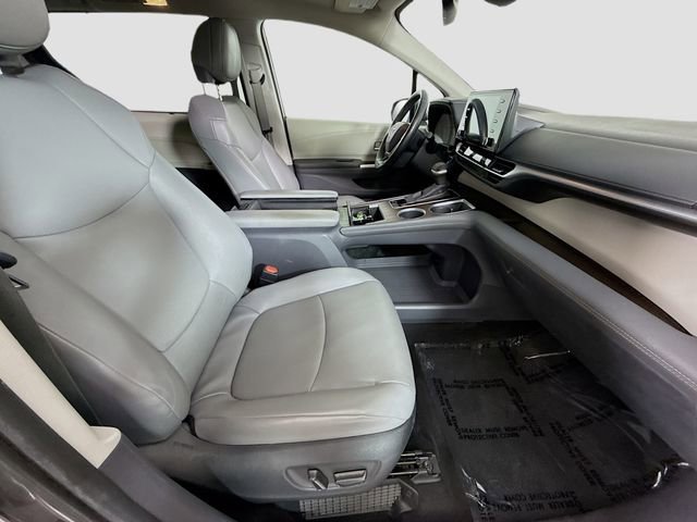 Certified 2024 Toyota Sienna XLE FWD image 29