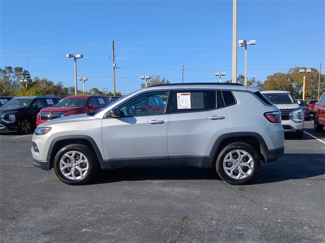 Used 2024 Jeep Compass Latitude image 9