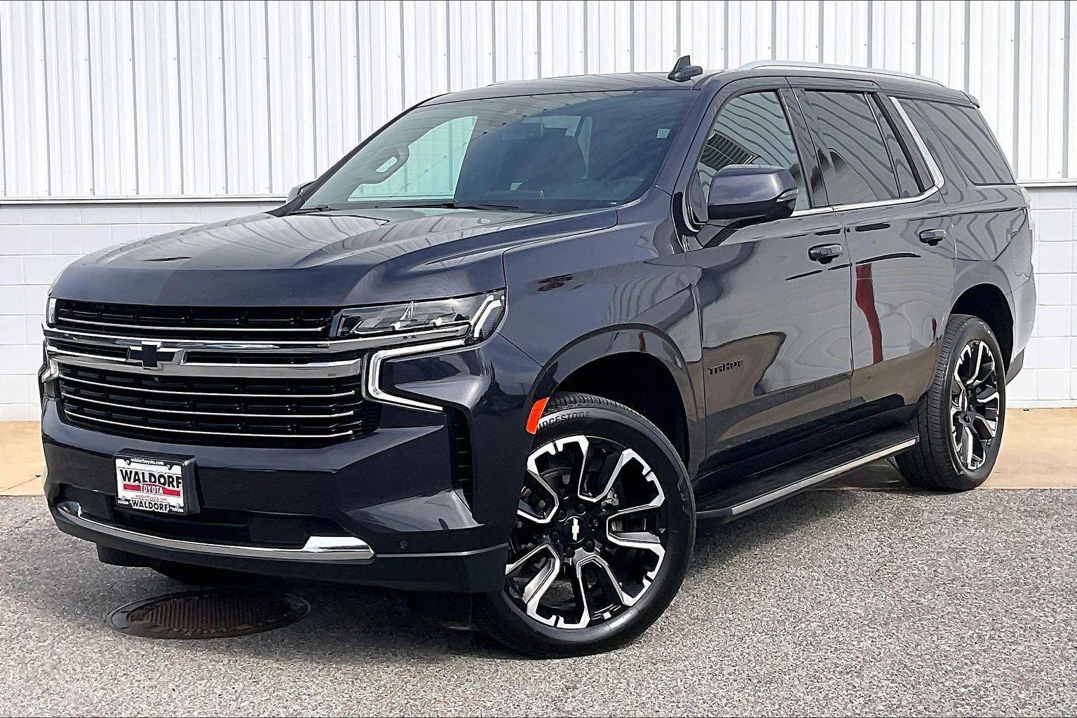 Used 2022 Chevrolet Tahoe LT w/ LT Signature Plus Package AWD/4WD image 2