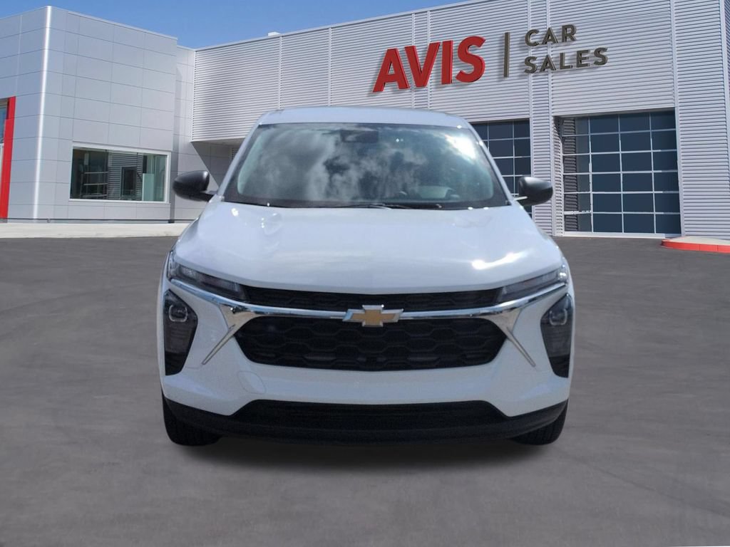 Used 2025 Chevrolet Trax LS FWD image 2