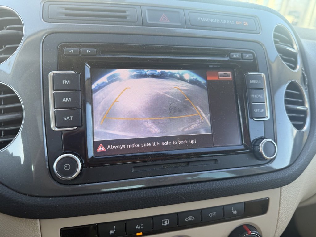 Used 2015 Volkswagen Tiguan SE image 10