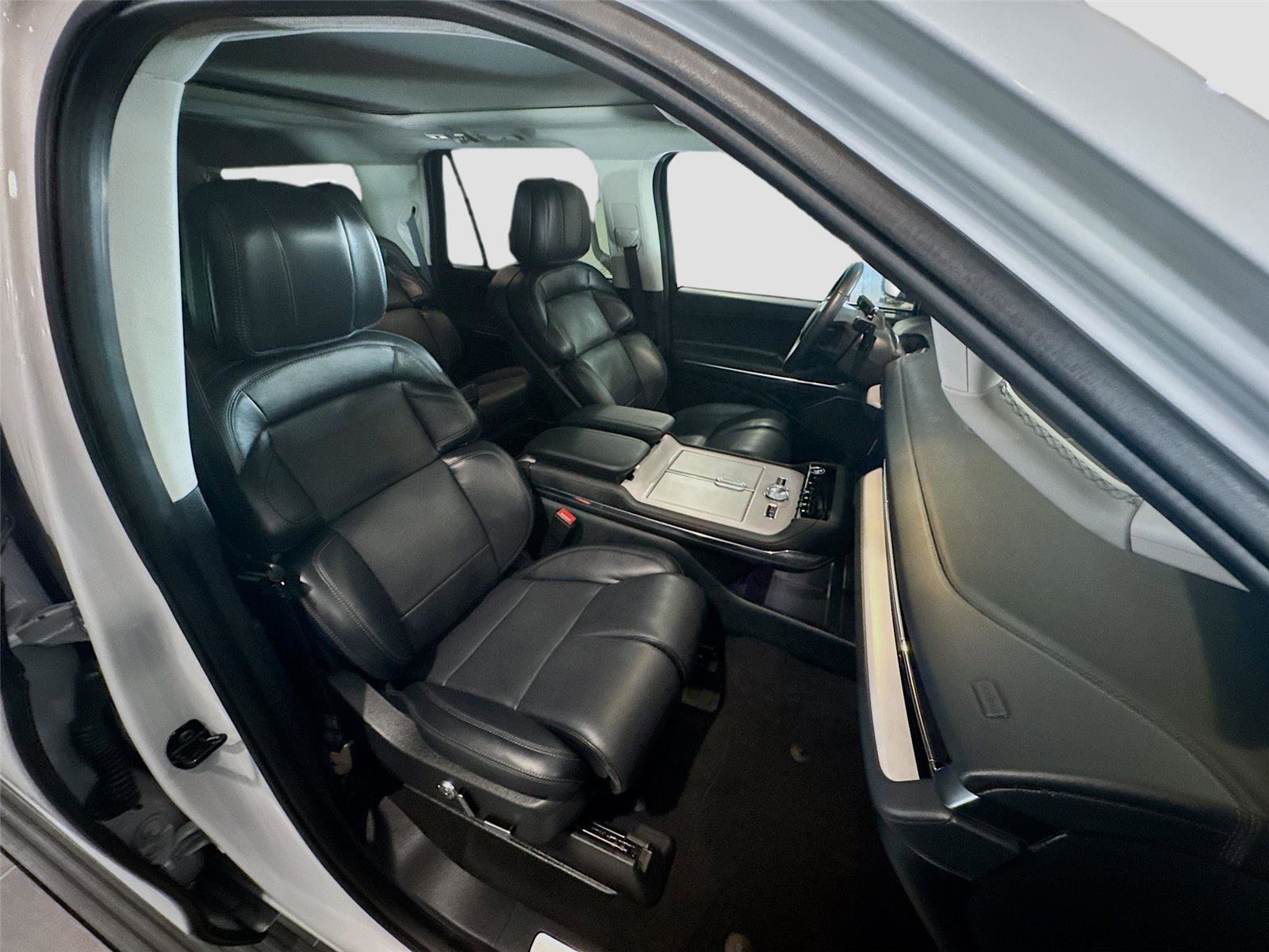 Used 2025 Lincoln Navigator L Reserve AWD/4WD image 23