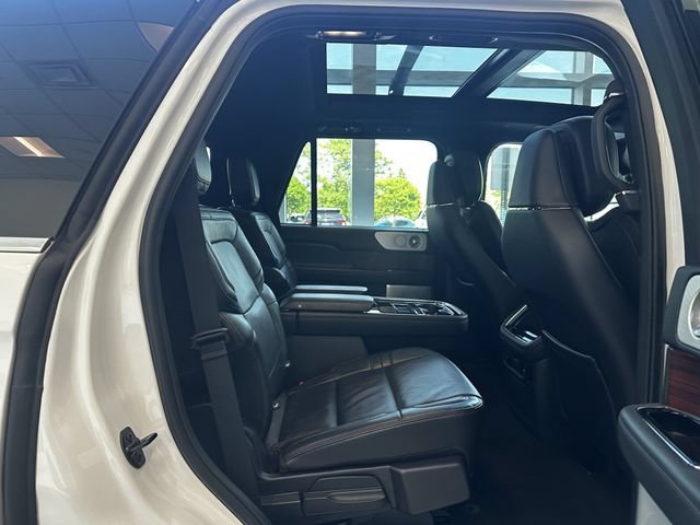 Certified 2024 Lincoln Navigator Reserve AWD/4WD image 36