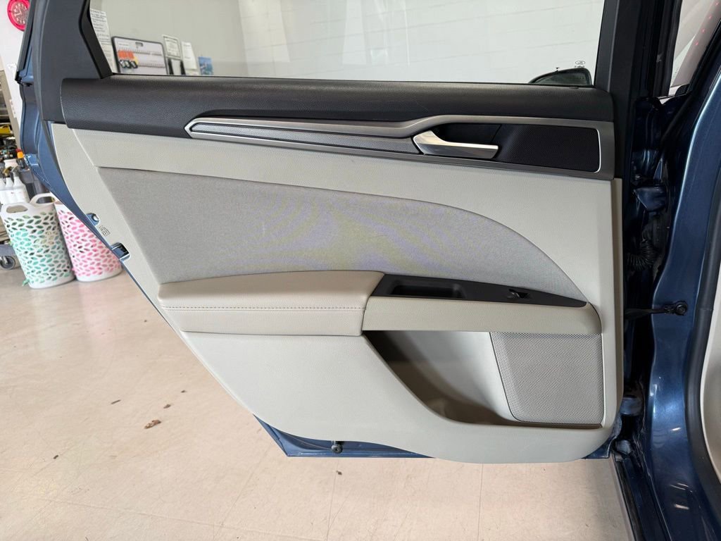 Used 2019 Ford Fusion SE image 15