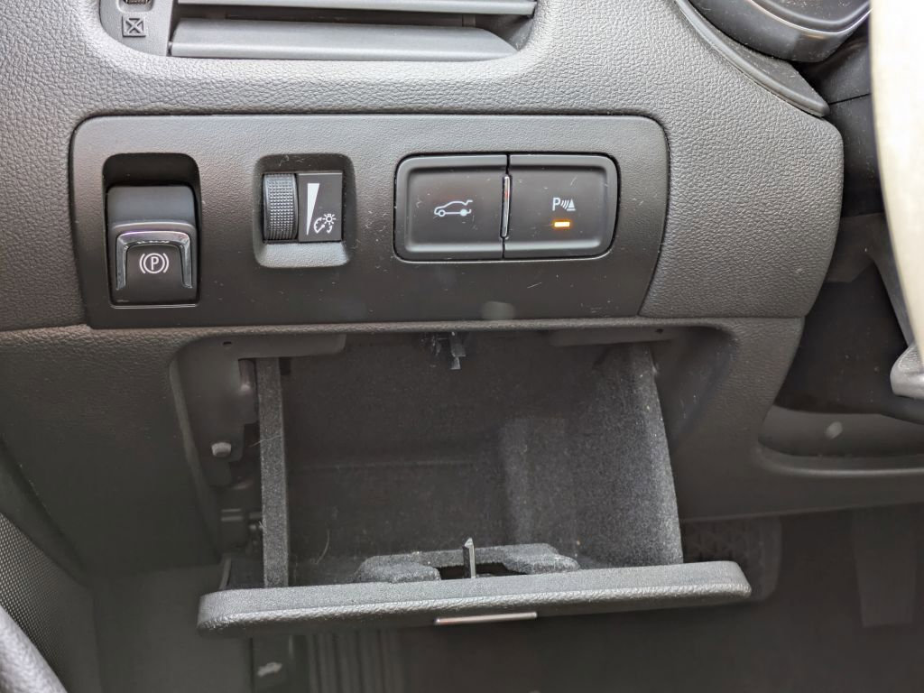 Used 2014 Chevrolet Impala LT w/ Convenience Package image 16