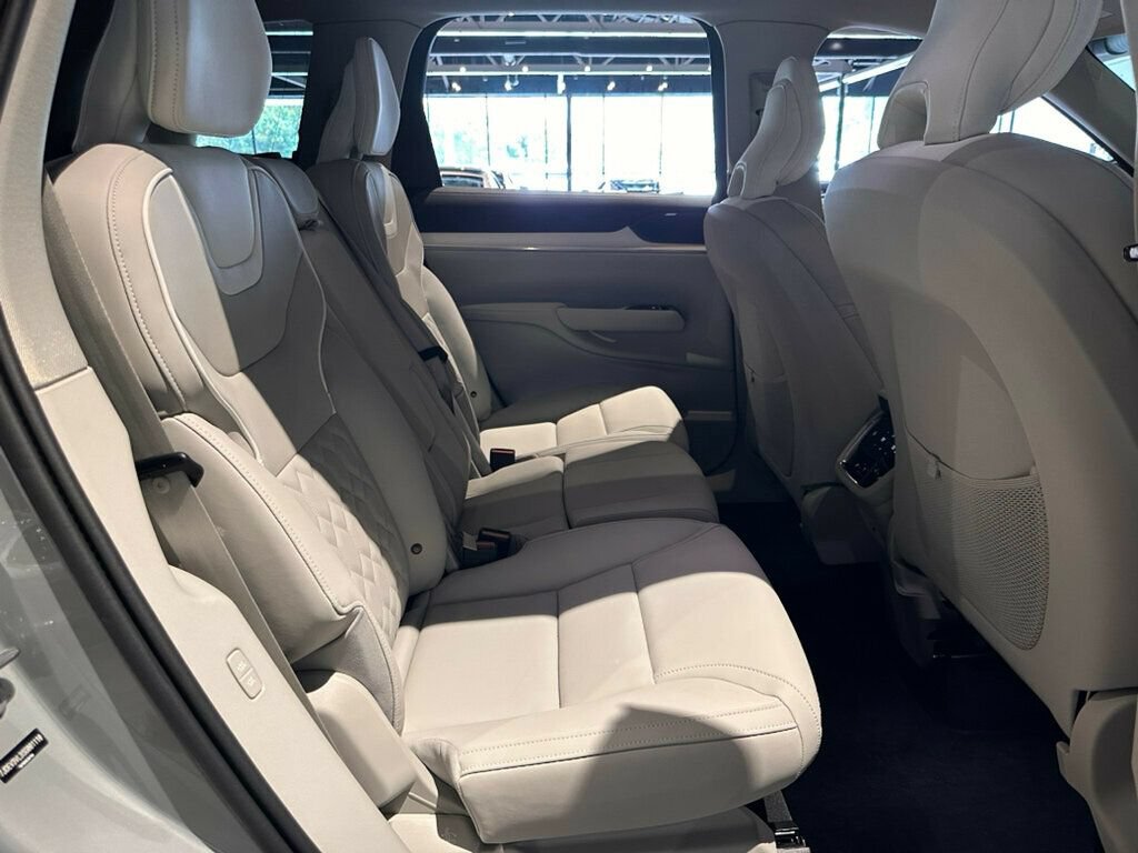 Used 2025 Volvo EX90 Ultra AWD/4WD image 30
