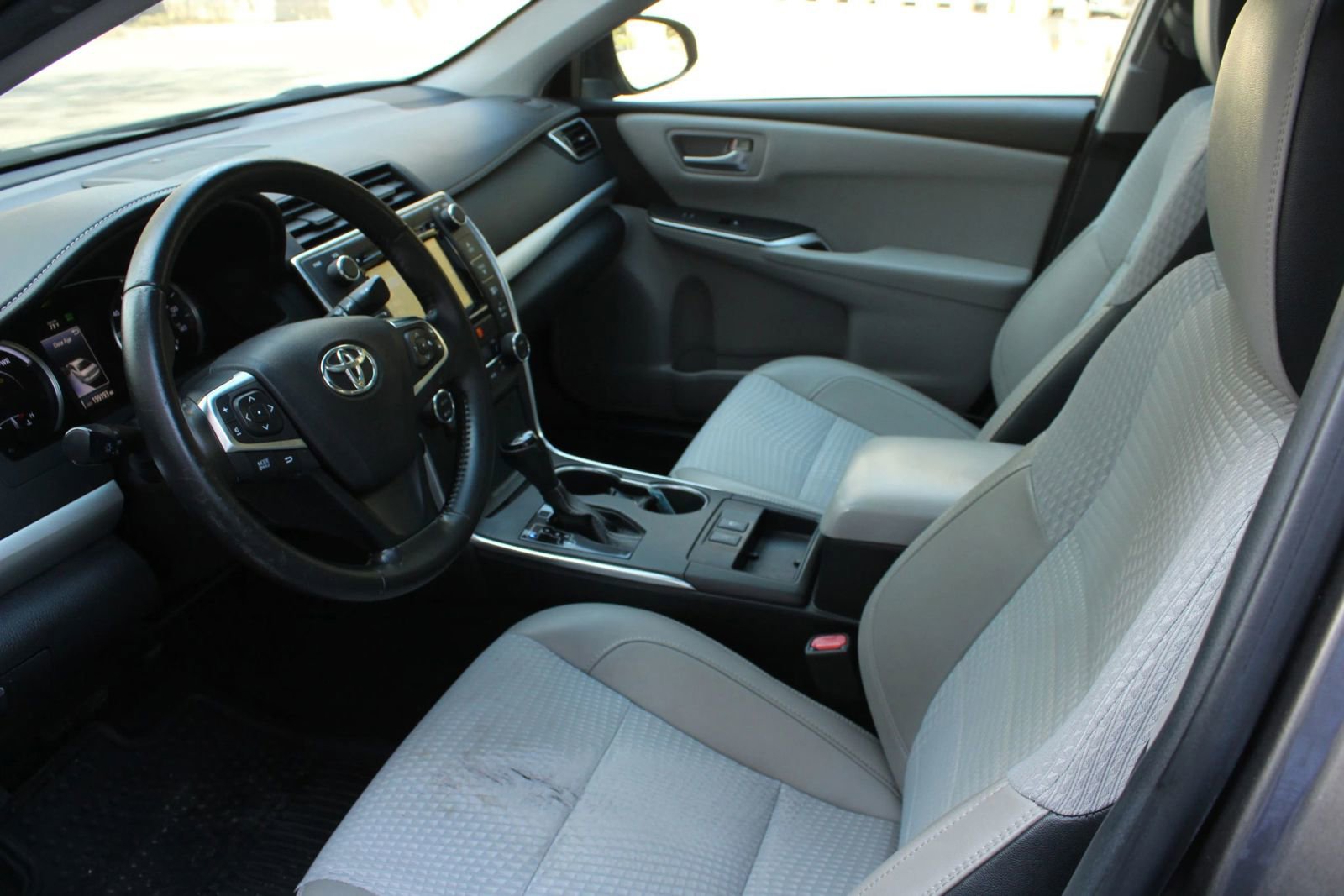 Used 2015 Toyota Camry SE w/ Moonroof Package FWD image 13