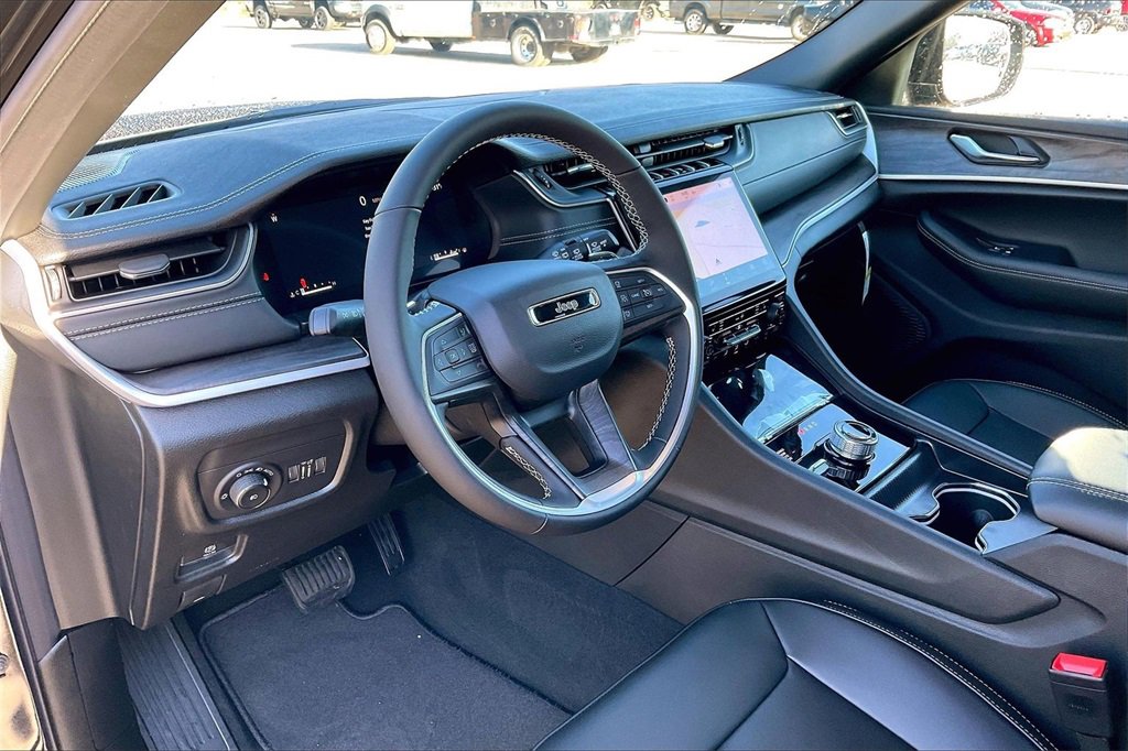 New 2025 Jeep Grand Cherokee Limited image 6