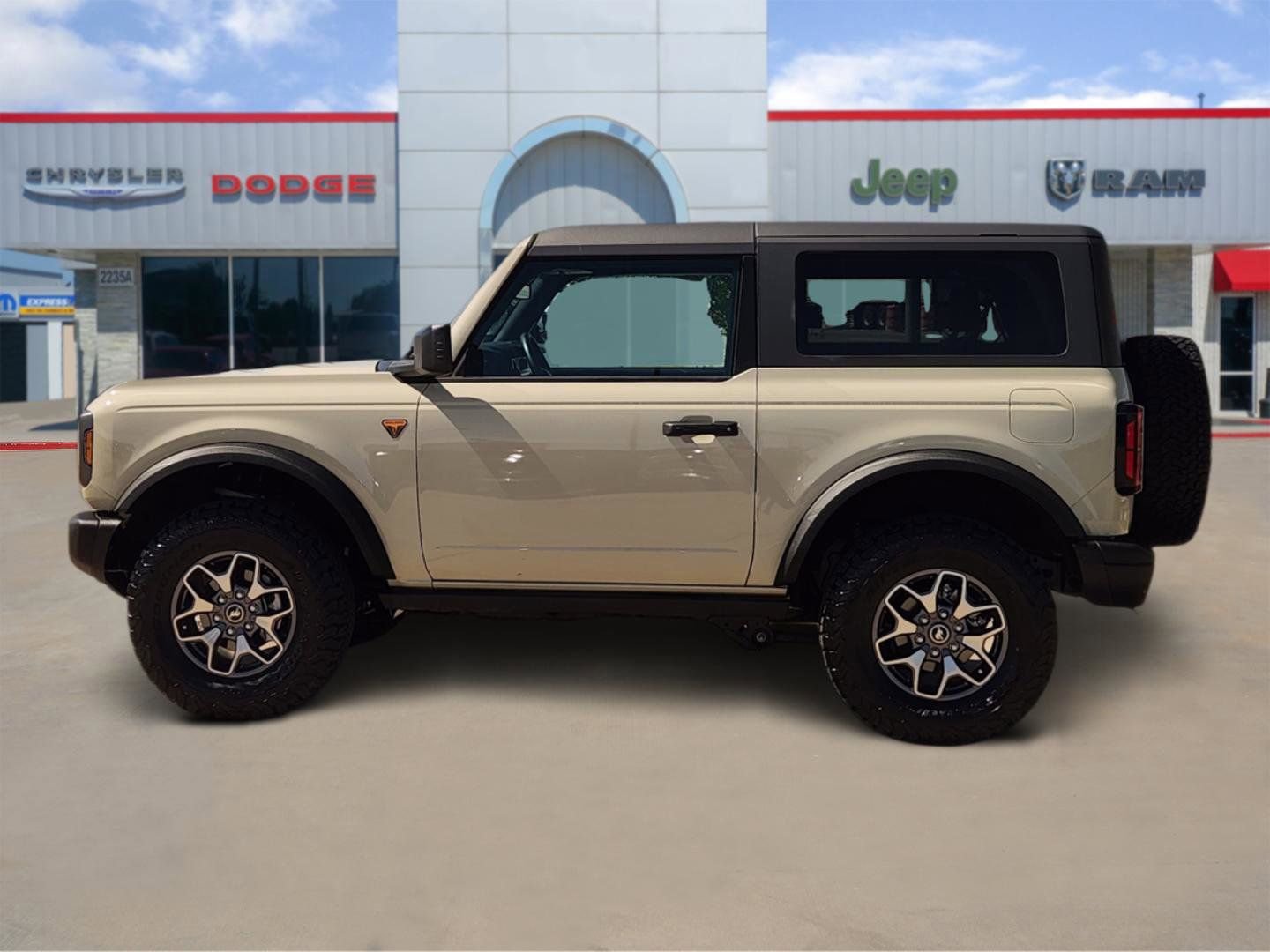 Used 2025 Ford Bronco Badlands AWD/4WD image 3