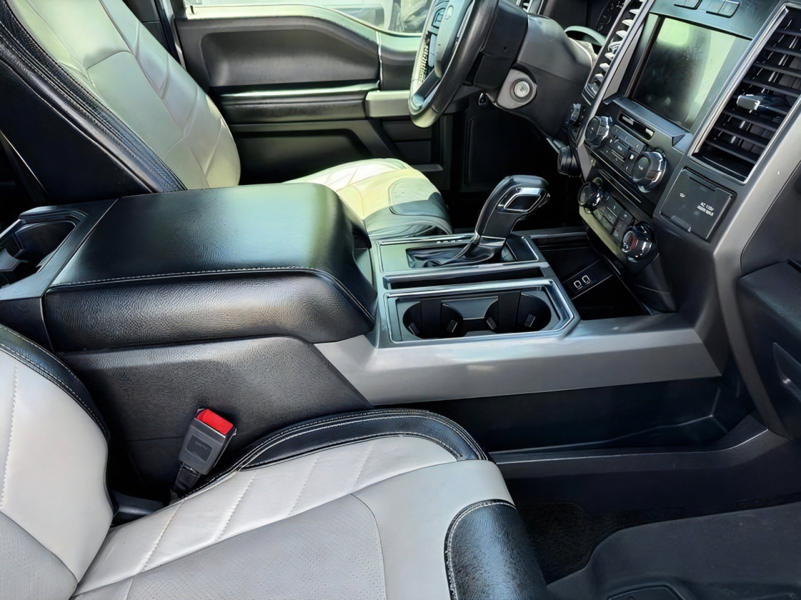 Used 2018 Ford F150 XLT w/ Equipment Group 302A Luxury AWD/4WD image 13