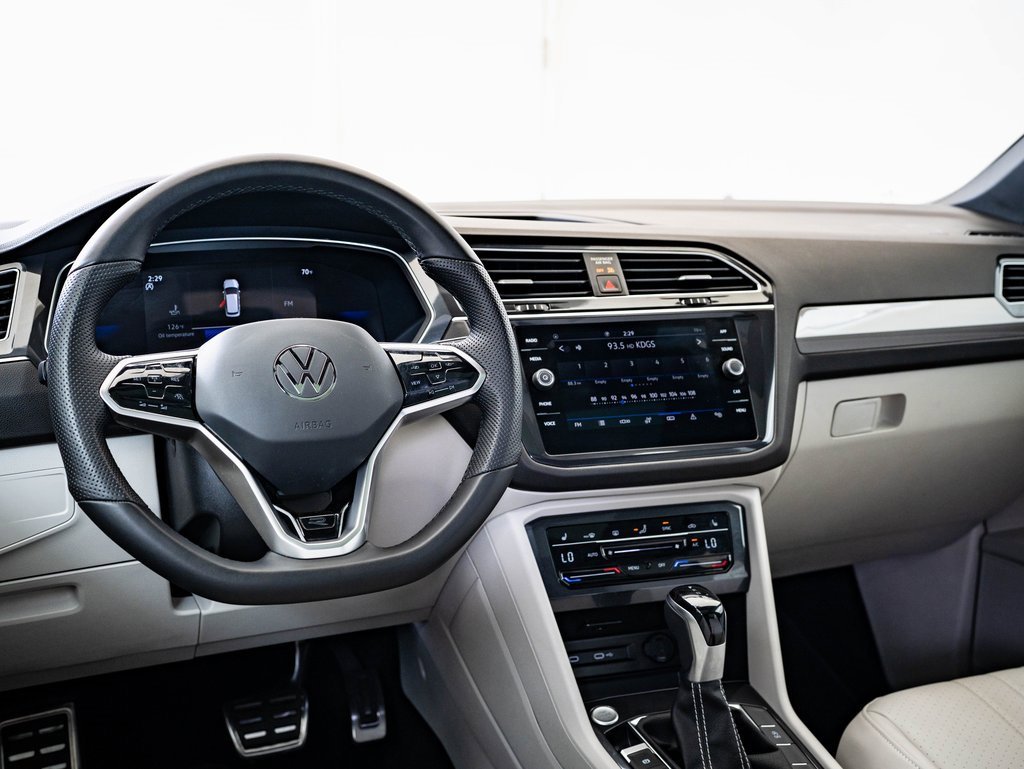 Used 2024 Volkswagen Tiguan SE R-Line image 4