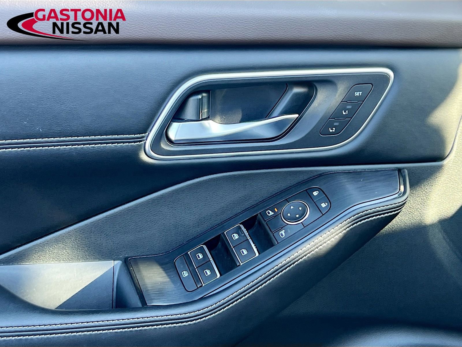 Used 2023 Nissan Rogue Platinum w/ Platinum Premium Package AWD/4WD image 23