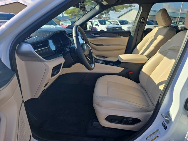 Used 2025 Jeep Grand Cherokee L Limited AWD/4WD image 29