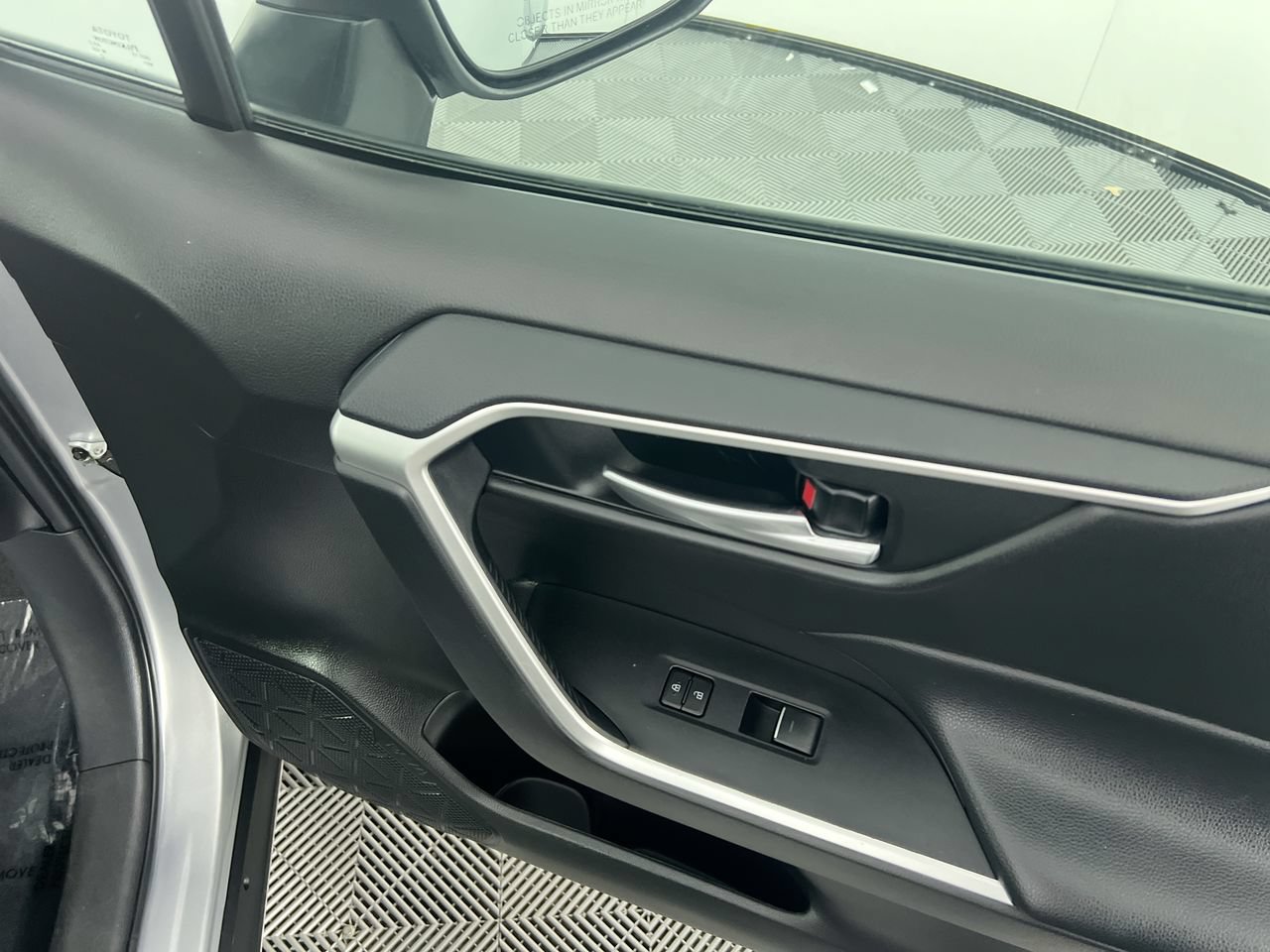 Used 2024 Toyota RAV4 XLE FWD image 22