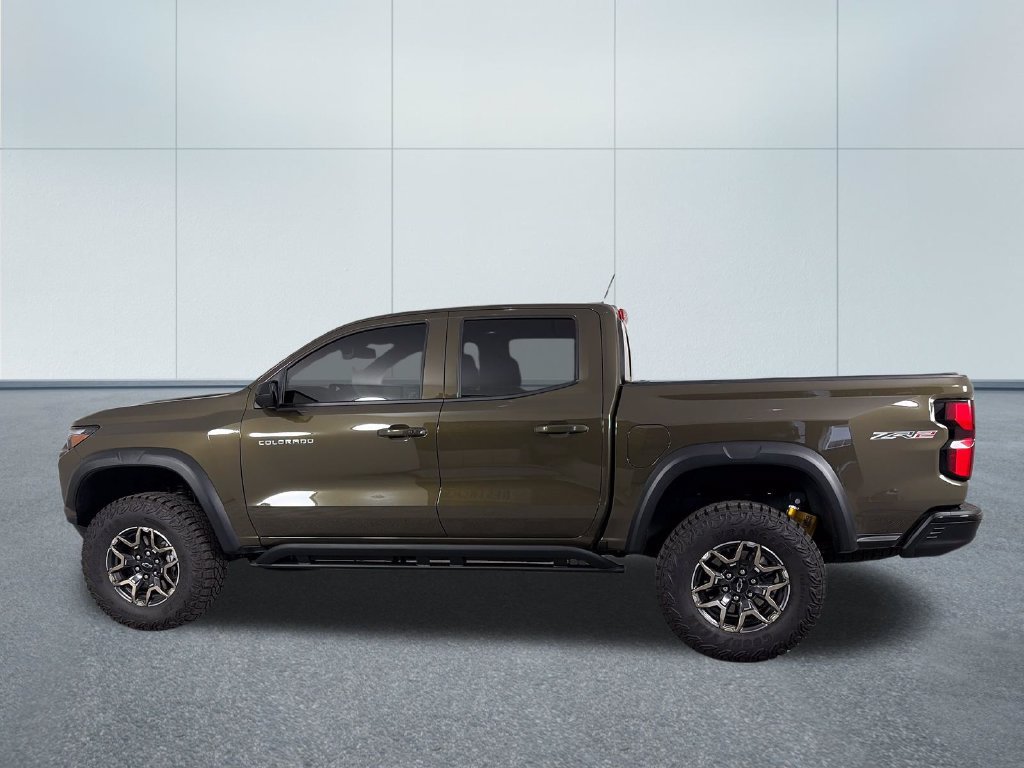 Used 2025 Chevrolet Colorado ZR2 w/ Technology Package AWD/4WD image 4