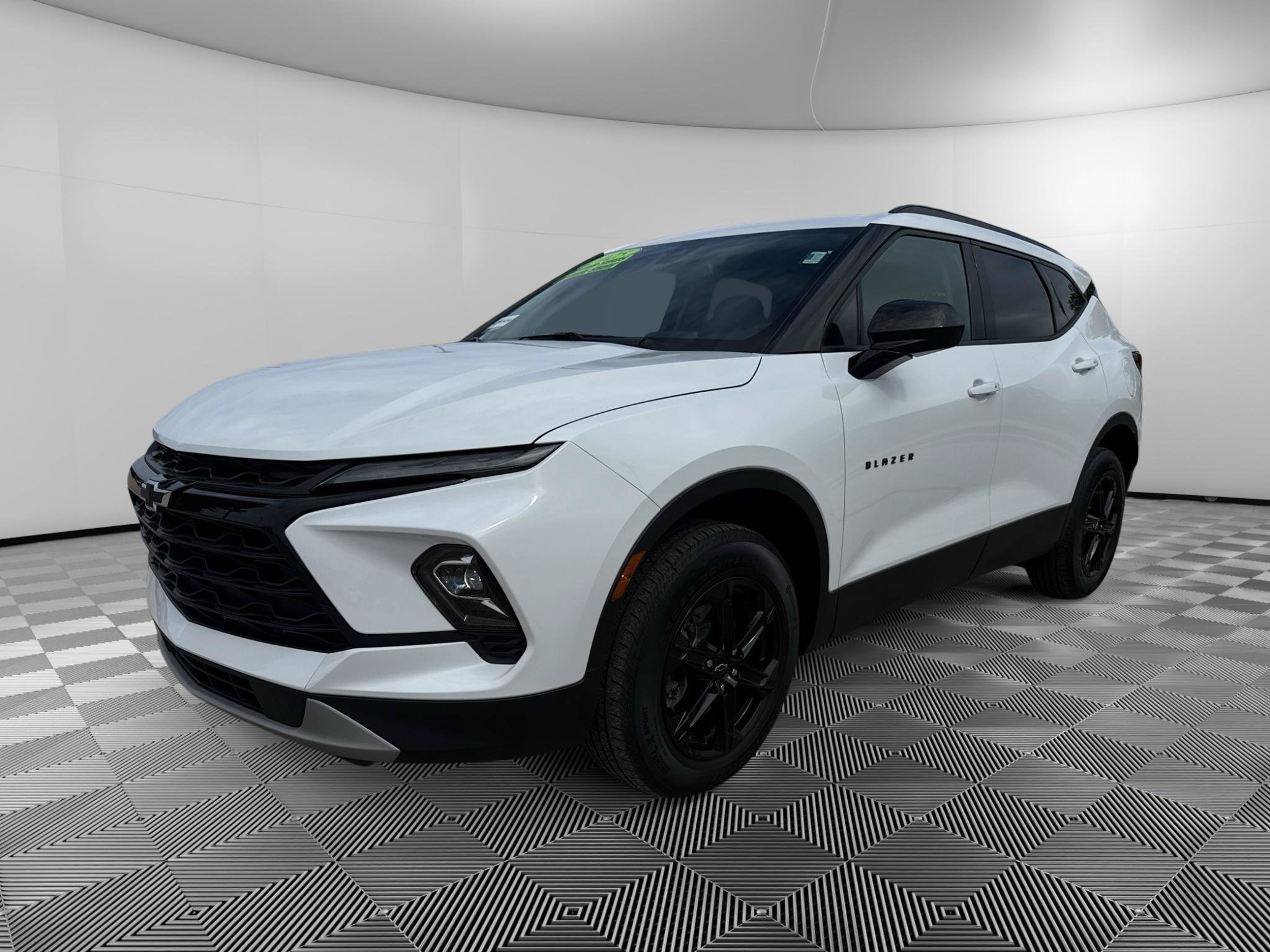 Used 2025 Chevrolet Blazer LT w/ Convenience Package FWD image 1