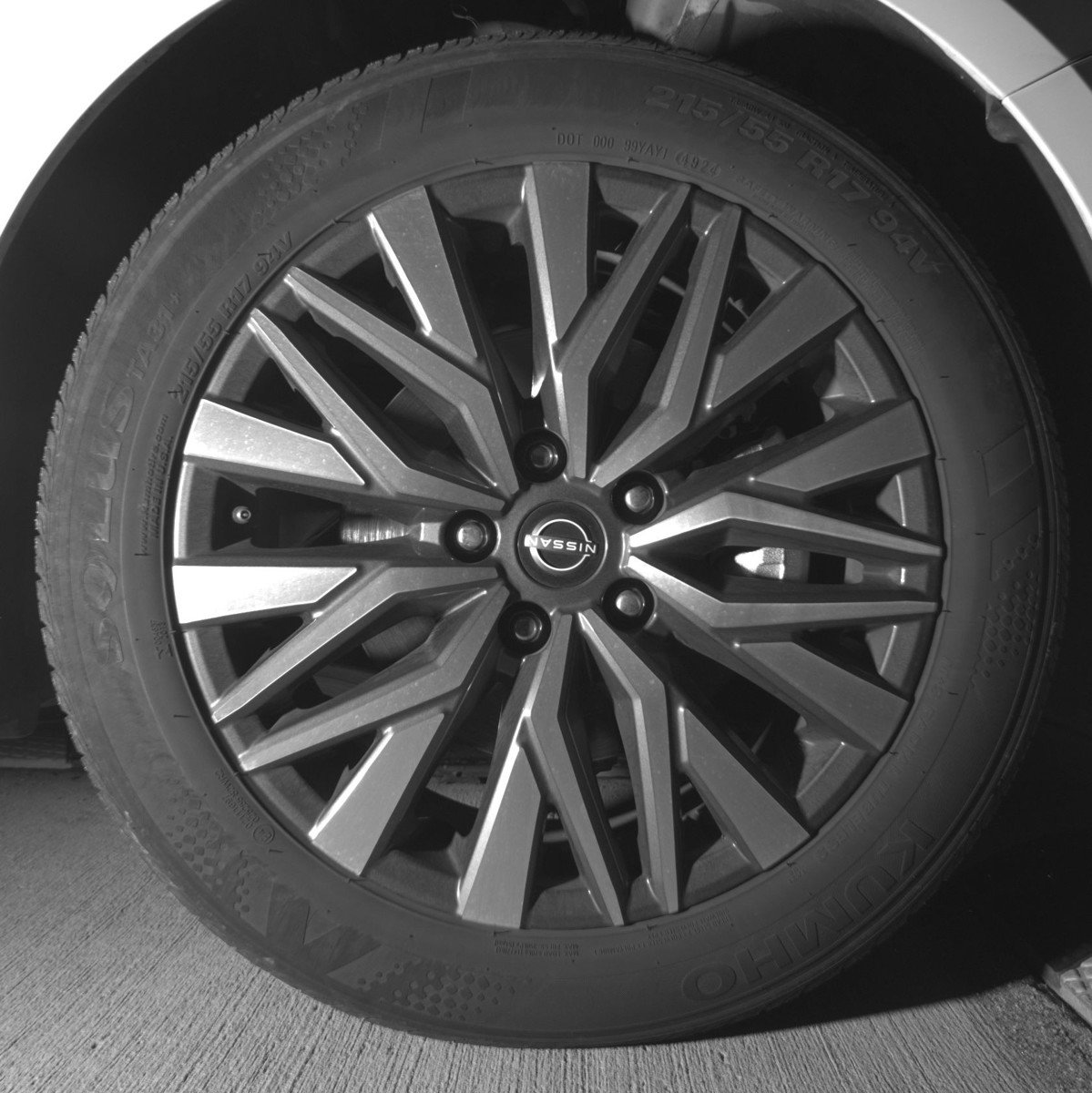 Used 2025 Nissan Altima 2.5 SV FWD image 13