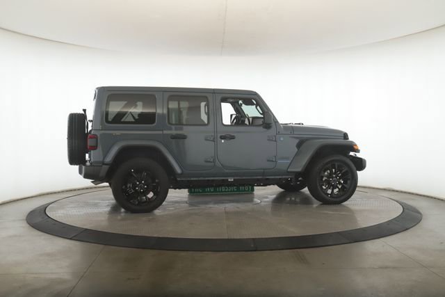 Used 2025 Jeep Wrangler Unlimited Sahara w/ Safety Group image 6
