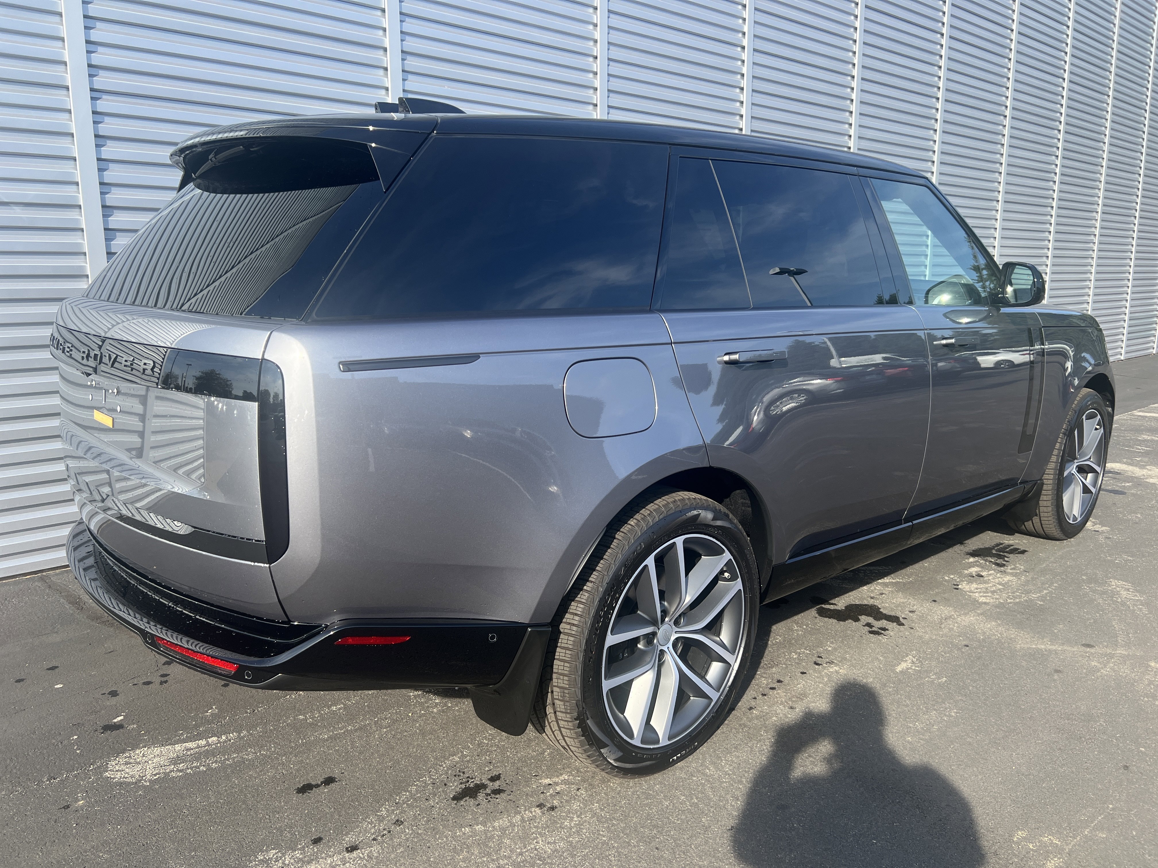 New 2025 Land Rover Range Rover Long Wheelbase SE image 4