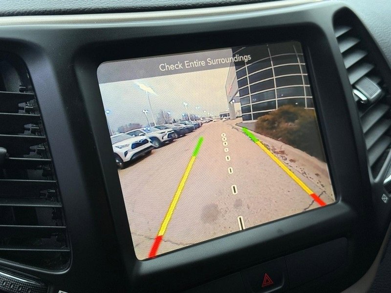 Used 2016 Jeep Cherokee Latitude image 24