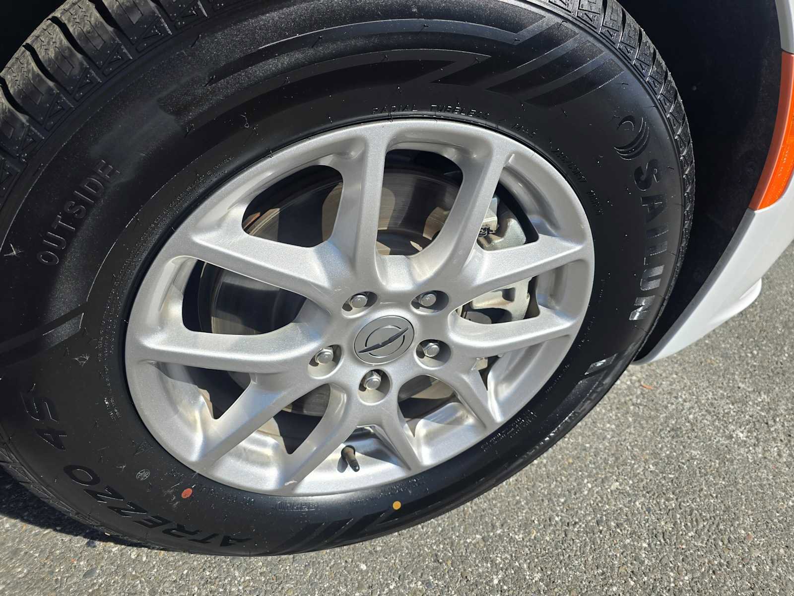 Used 2024 Chrysler Pacifica Touring-L image 9