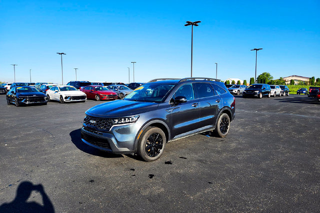 Used 2022 Kia Sorento S w/ Panoramic Sunroof Package AWD/4WD image 3