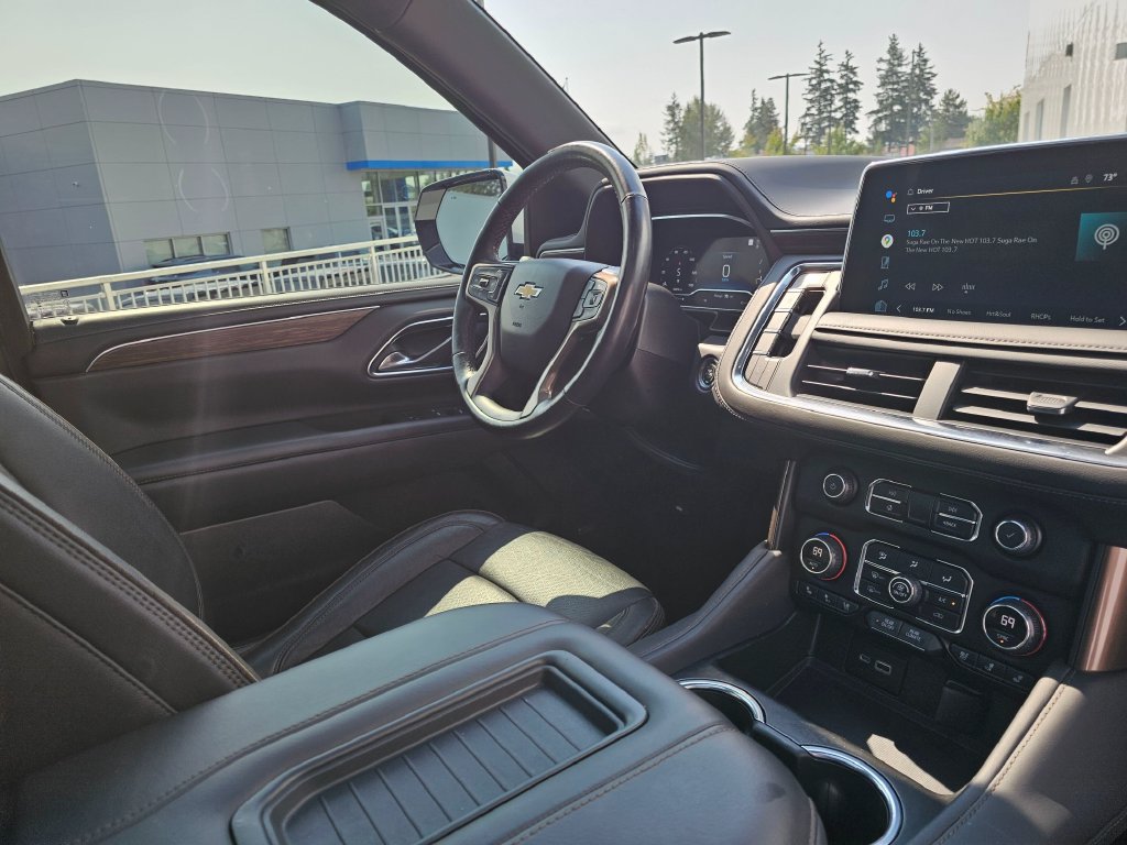 Used 2022 Chevrolet Suburban High Country w/ Premium Package 2 AWD/4WD image 12