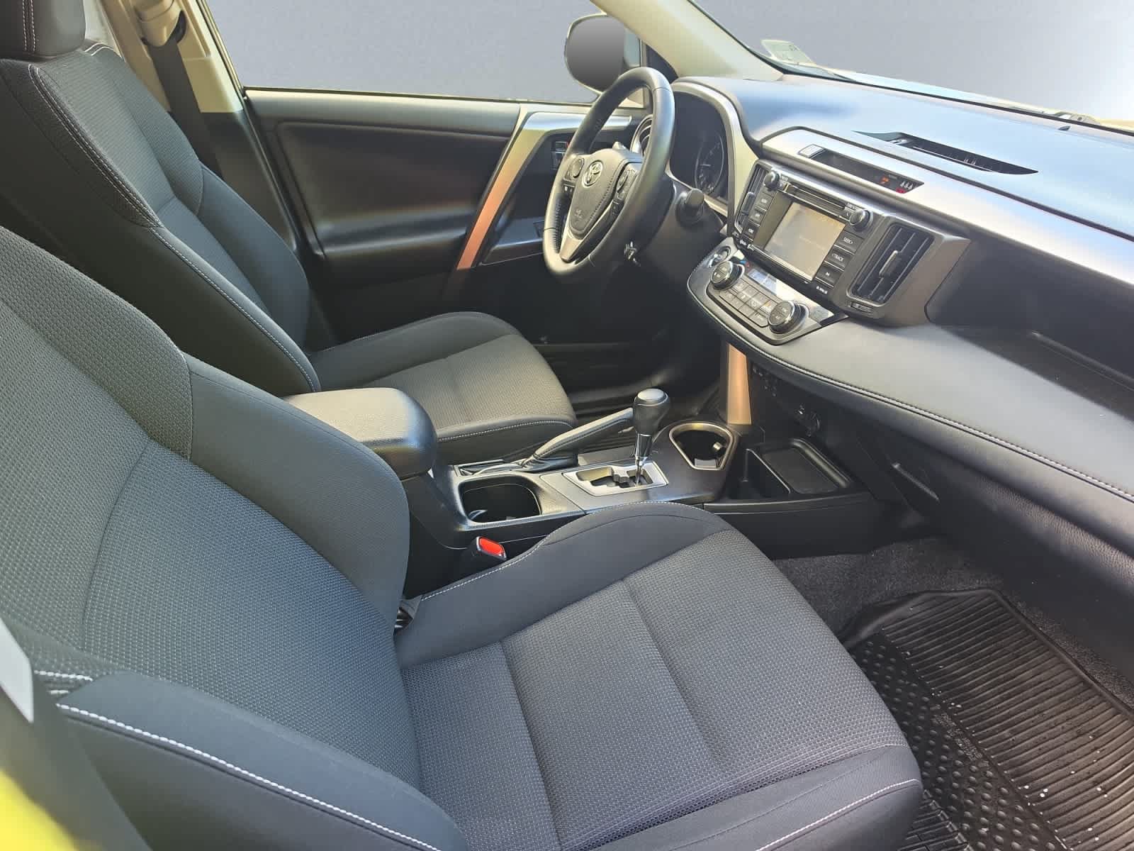 Used 2018 Toyota RAV4 XLE AWD/4WD image 20
