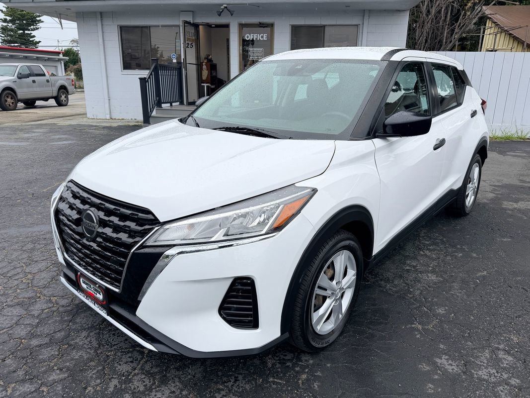 Used 2021 Nissan Kicks S image 3