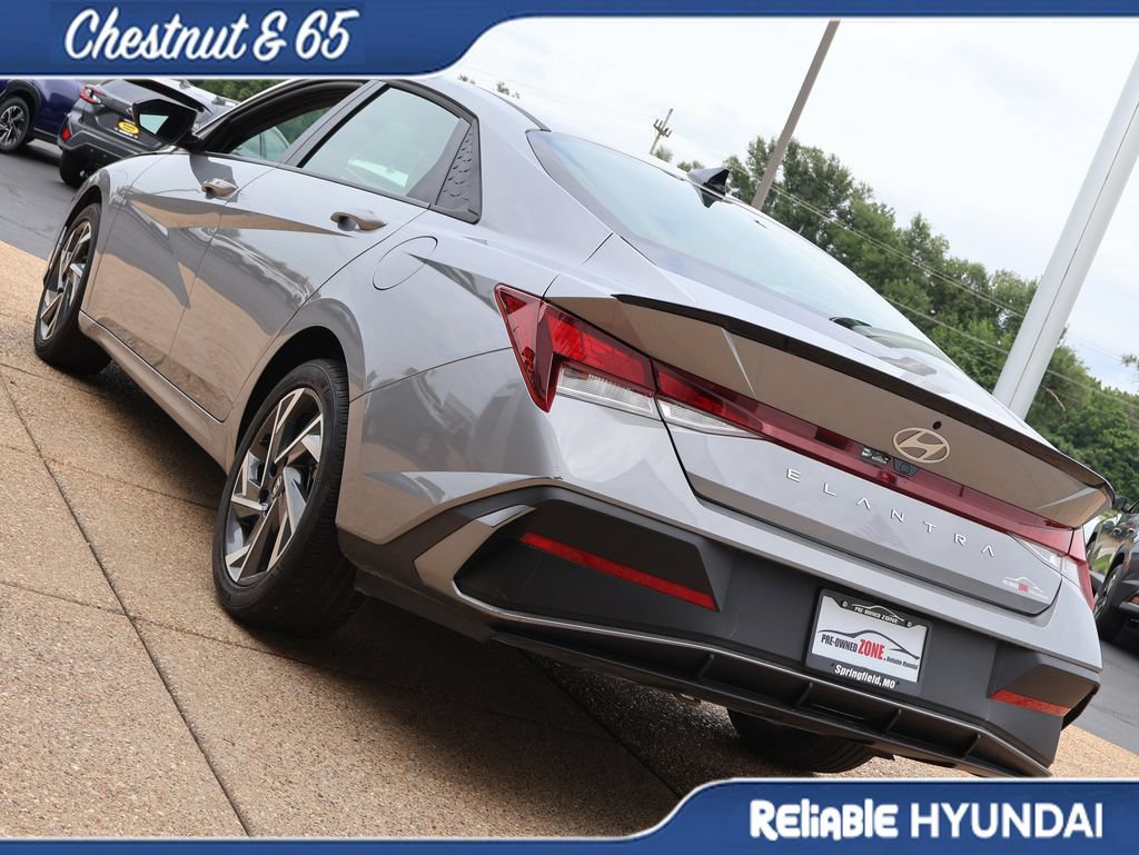 Certified 2025 Hyundai Elantra Sport w/ Cargo Package FWD image 4