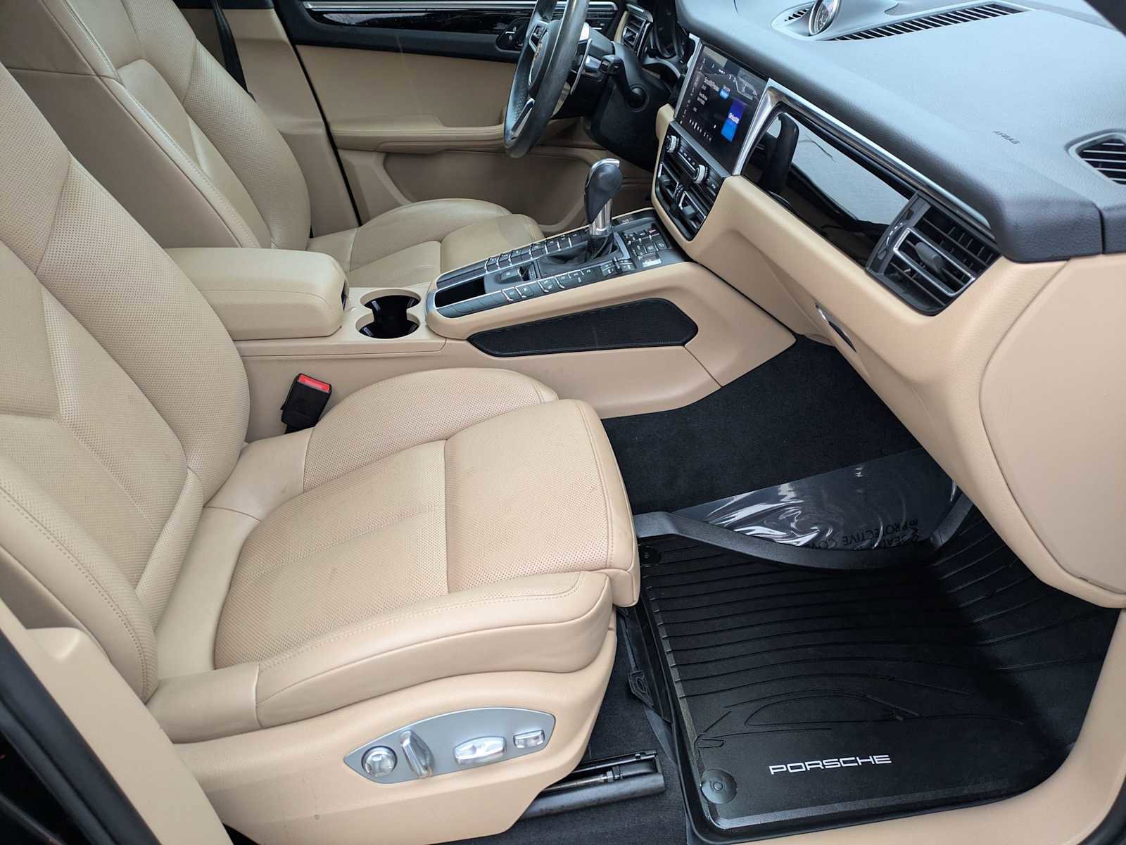 Used 2021 Porsche Macan image 18